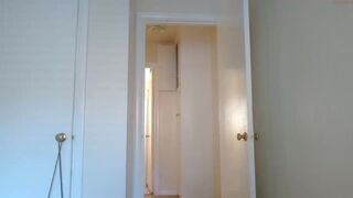 college_peach chaturbate To the cute chick rubs her clit