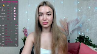 yourvirusqueen chaturbate Luxurious slut masturbates shaved cunt