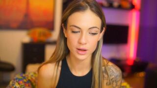 melodymate Solid Shmara penetrates both slits