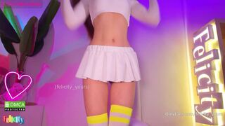 felicity_yours Cute curva fucks vaginal opening