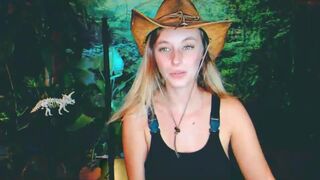 yoursecretgirlfriend11 chaturbate Mature hottie caresses shaved cunt