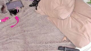 _servuss_ chaturbate Shy curvy caresses shaved cunt