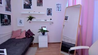 linda_hardy chaturbate Cute mare fucks sex toy