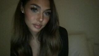 luckycherryxx chaturbate Stunning beauty Zara poses in erotic outfit