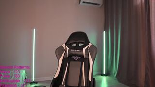 lindamei chaturbate Blissful babe gently pulls pussy