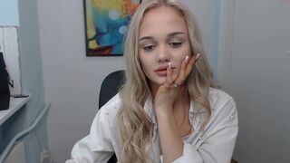 leila_il chaturbate Naughty bitch jerks her pussy with a phallus