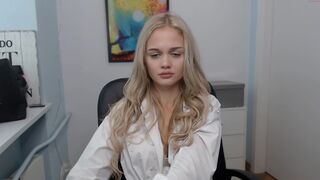 leila_il chaturbate Juicy babe sucking dick and not only