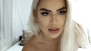 kissofacobra chaturbate  showed her pretty face