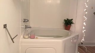 LilKittenLuna manyvids Soapy Wet Bathtub Tease
