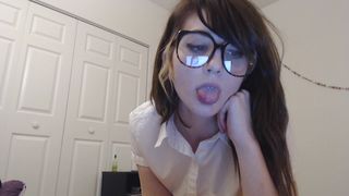 Elfiex ManyVids Nerdy Teen Drools and Spits