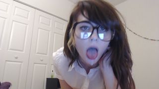 Elfiex ManyVids Nerdy Teen Drools and Spits
