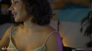 arletnoa chaturbate Impressive young lady puts on beautiful boobs