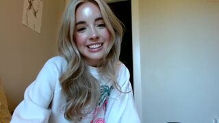 vegansoda chaturbate  gently fucks her pussy