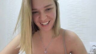 wondervera chaturbate Crazy young lady hammering her cunt