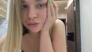 wondervera chaturbate Babe in stockings fucks both holes