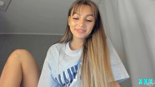 xxx_leila chaturbate Busty chick shows her charms