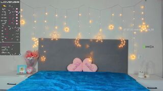 elza_99  shows how deep a toy can be in your mouth