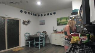 pr3ttyp1nkpussy The charming bitch twirls a big booty