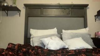 peachezzs Erotic gymnast effectively changes poses