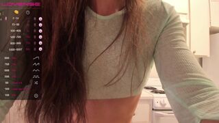 007movie Luxurious lady gently masturbates pussy