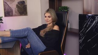 alliesynn Naughty kurva fingering vagina in the shower