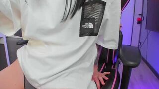 yamaguchi_ Naughty bitch pulls shaggy pussy