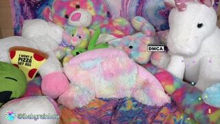 babyrainbow Luxurious harlot poses in fr