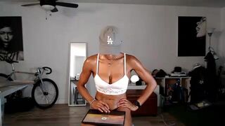 frankiiy_ Beautiful blonde girl shows naked body