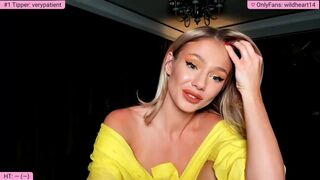 yveline Sexy babe showed her tits