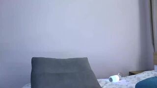 happy_yulia Dark skinned lady gently jerks her pussy