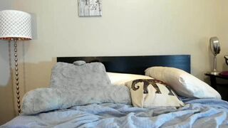 downloads Bitch in stockings tightly hammering herself with a bottle