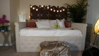 ariana_gray Shrew babe fucks her pussy with a phallus