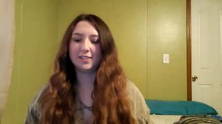 vixen01 black-haired beauty pulls sex lips