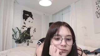 tifol naughty bitch fucks pussy