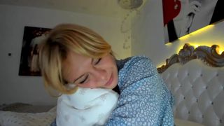 kiradivine babe undressed and started jerking off