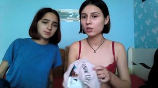 lari_18 Sultry brunette