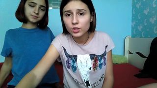 lari_18 Sultry brunette