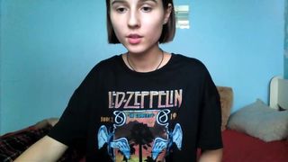 lari_18 beauty close fingers clit