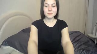 honeyamy erotic slut was long-awake, and finally decided to jerk off her shaved pussy