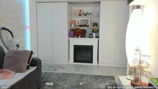 xonnie Luxurious harlot masturbates cunt