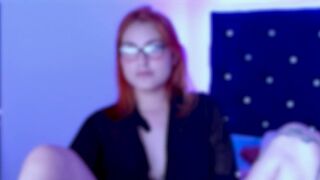 roux-hot Bitch poses naked