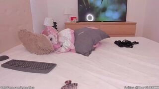 yourgirl69xxx Modest slut tells interesting stories on camera