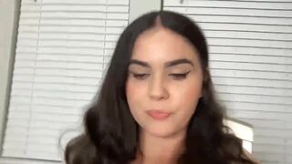 giaislovely Cutie in stockings fingers squeezing pussy