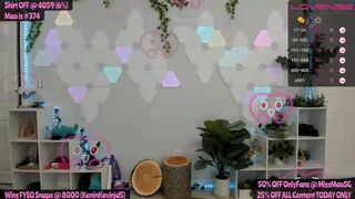 missmao Cute lady jerking off her cunt