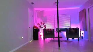 kaebriedae Gorgeous mare nadrachivaet wet pussy