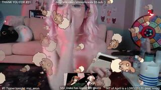 xmissmoxxix  loves himself in two holes