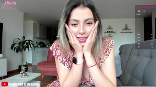 aliciawonder_ chaturbate Cute lady undresses in fornt of the camera