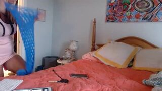 hotlantamilf411 chaturbate Seductive and hot beauty pulls vagina