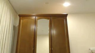 mslily greedily fucks her pussy