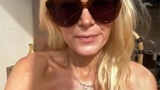 Arabella De Rose aka Hotwife aka arabelladerose onlyfans cutie plays with pussy